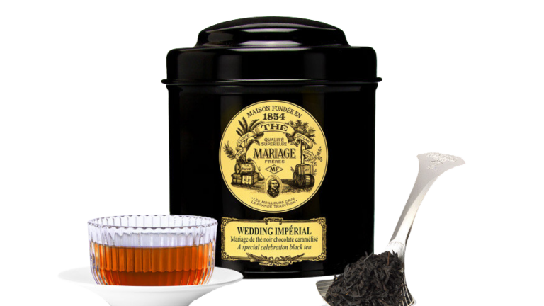 A tin of It's got a hotel restaurant vibe to it, in a good way. Clean, flavoursome, sweet. tea, with a transparent glass of rea and a teaspoon.